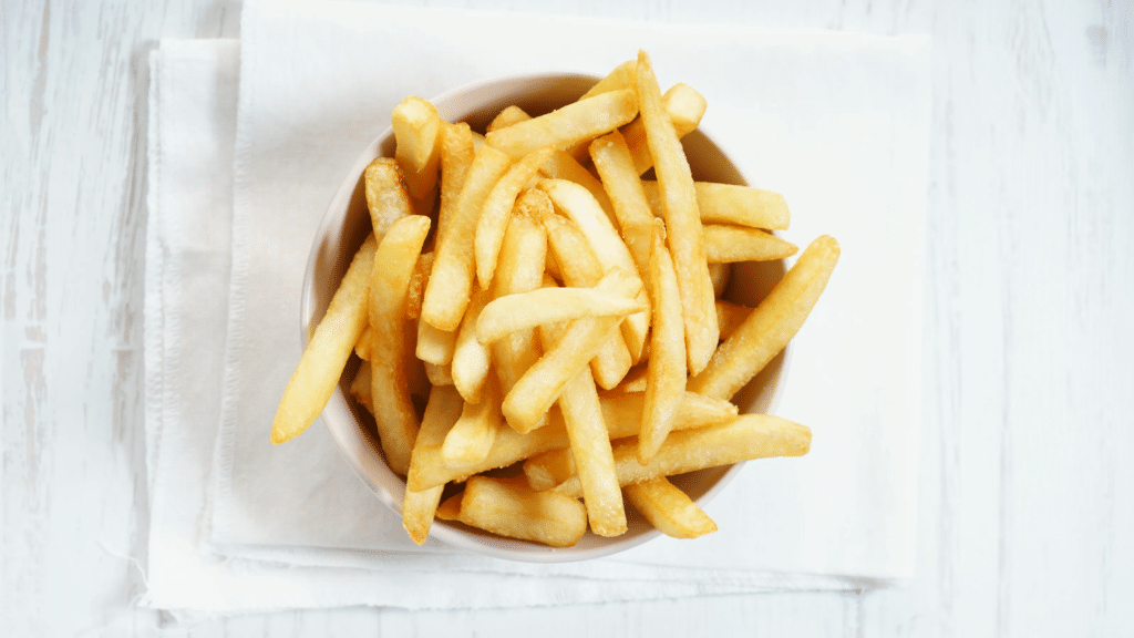 Puis je faire cuire des frites surgelées dans une poêle a frire [2024]